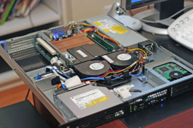 The inside/front of a Dell PowerEdge web server